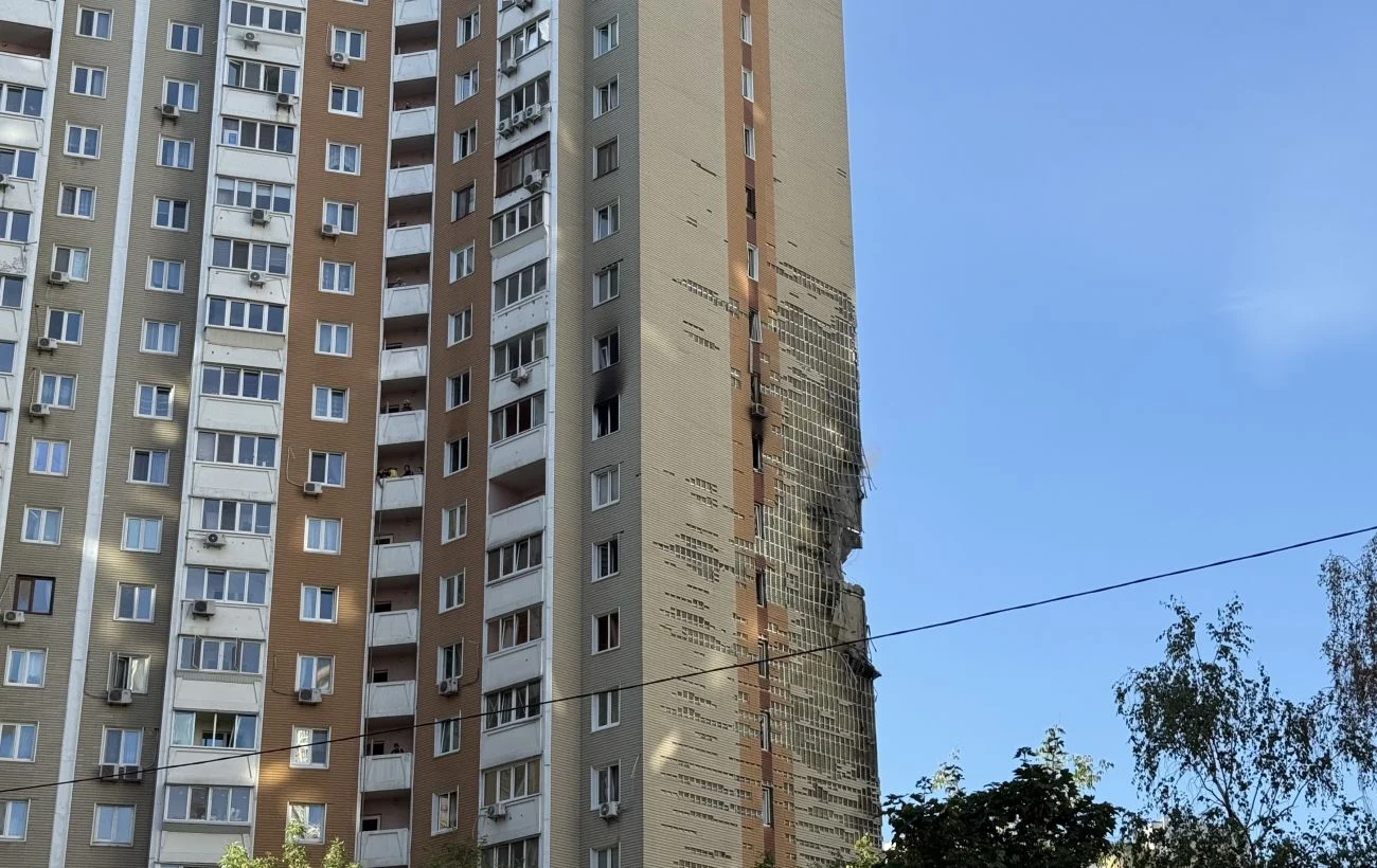 Шахед вдарив по 22‑поверховому будинку в Києві: постраждало кілька людей 13