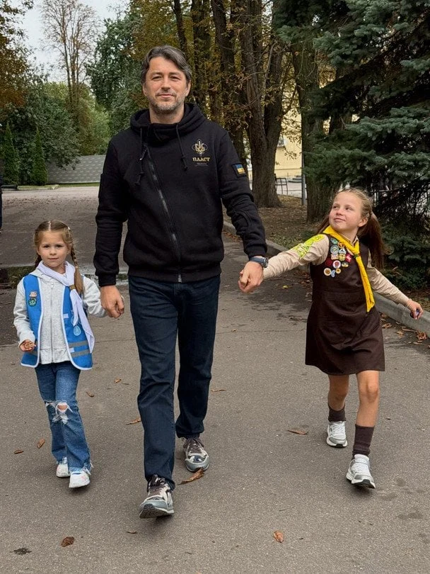Сергій Притула показав сімейні фото з відкриття нового року Пласту 16 Сергій Притула показав сімейні фото з відкриття нового року Пласту 15