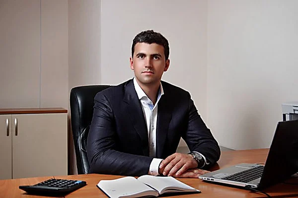 Хто такий Роман Сербенов: скандальний забудовник, який втік до Польщі, залишивши миколаївців без квартир і команду без клубу 12 Хто такий Роман Сербенов: скандальний забудовник, який втік до Польщі, залишивши миколаївців без квартир і команду без клубу 11