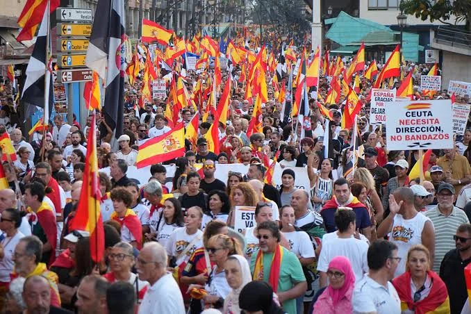 ПРОТЕСТИ В 200 МІСТАХ КРАЇНИ: Іспанія протестує через кризу мігрантів у Сеуті 21