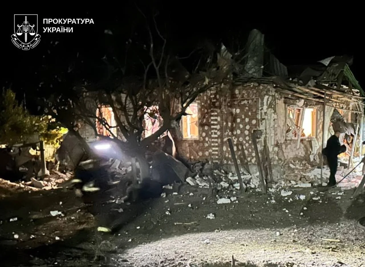Авіабомби в Ізюмі: зруйновані будинки, постраждало немовля 11