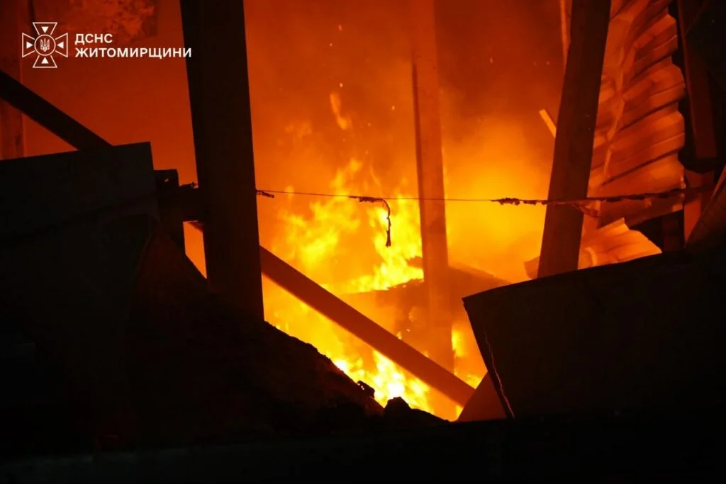 Російський удар по індустріальному парку в Житомирській області: 2 загиблих, 2 поранених 10 Російський удар по індустріальному парку в Житомирській області: 2 загиблих, 2 поранених 9