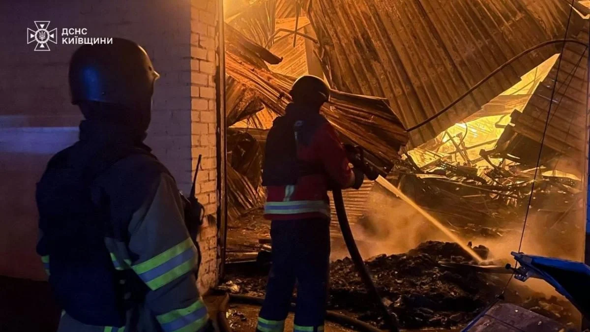 Обстріл Гостомеля: 4 поранених, серед них дитина, пожежі у складських приміщеннях 9