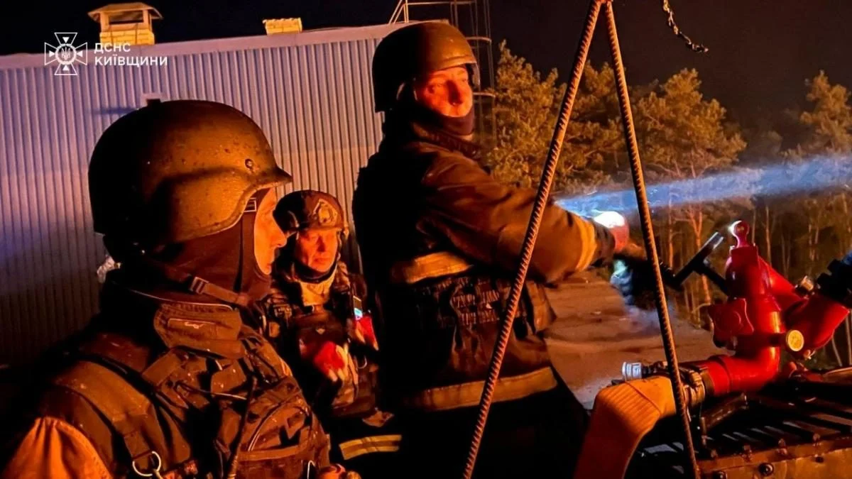 Обстріл Гостомеля: 4 поранених, серед них дитина, пожежі у складських приміщеннях 7