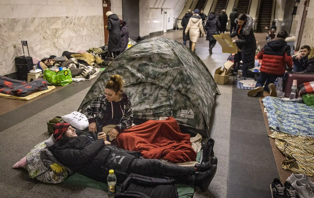 Укриття в метро Києва: розмітка типу паркінгу під час тривоги 31