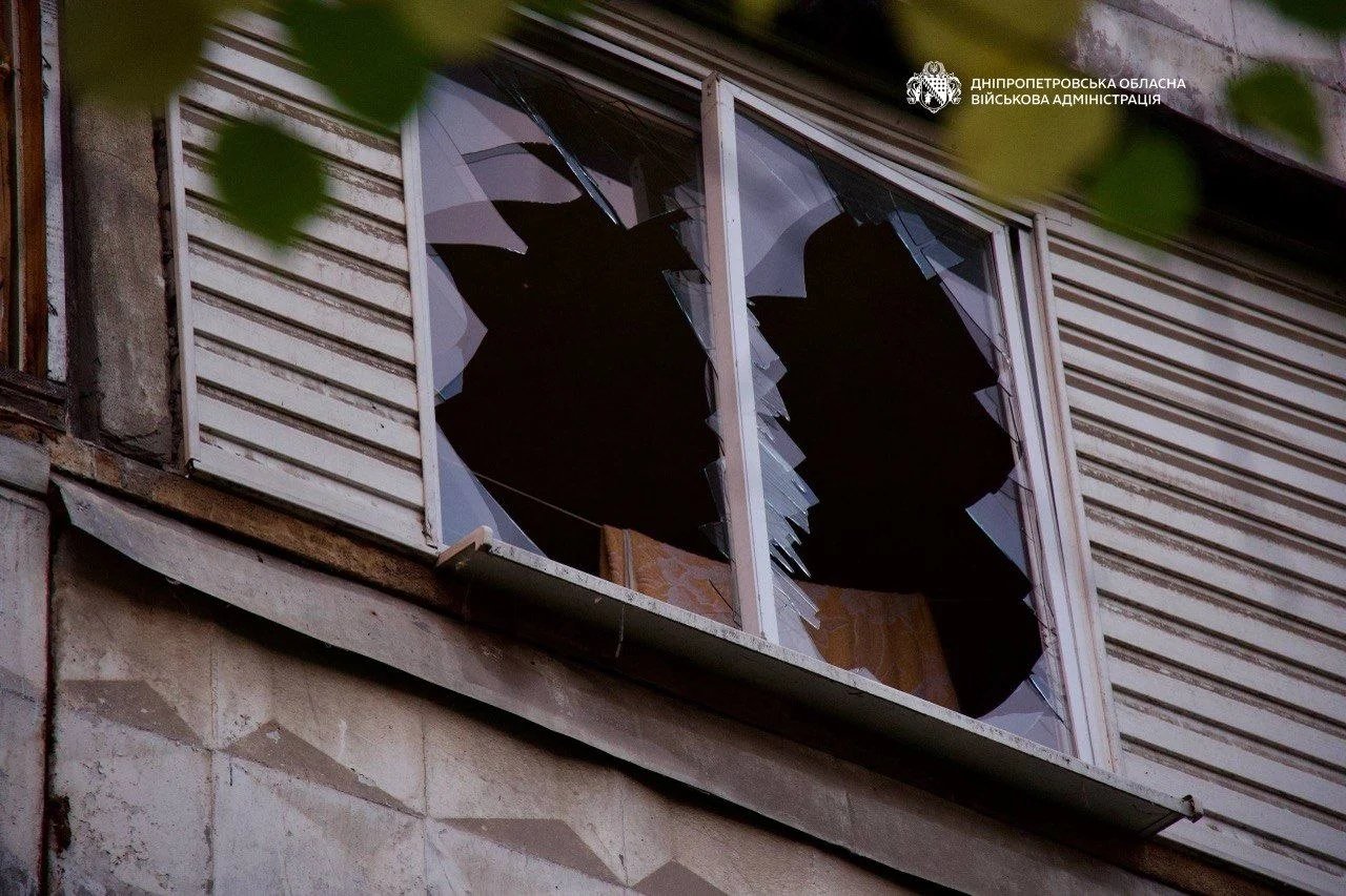 Удар КАБами по Дніпру 13 жовтня: 64-річний поранений, пошкоджені будинки 15
