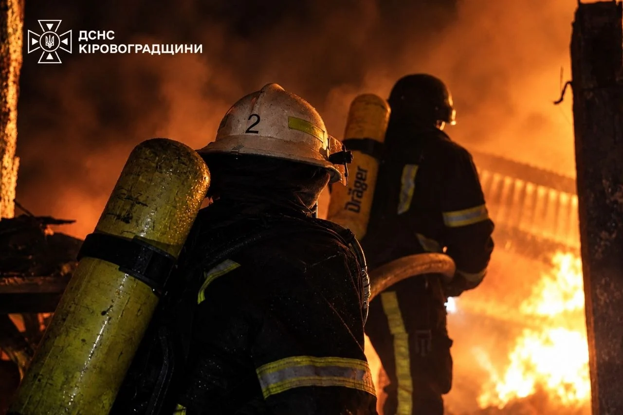 ШОК! НАЙСТРАШНІША НІЧ для Кіровоградщини: 360 дронів за 10 годин (відео) 10 ШОК! НАЙСТРАШНІША НІЧ для Кіровоградщини: 360 дронів за 10 годин (відео) 9