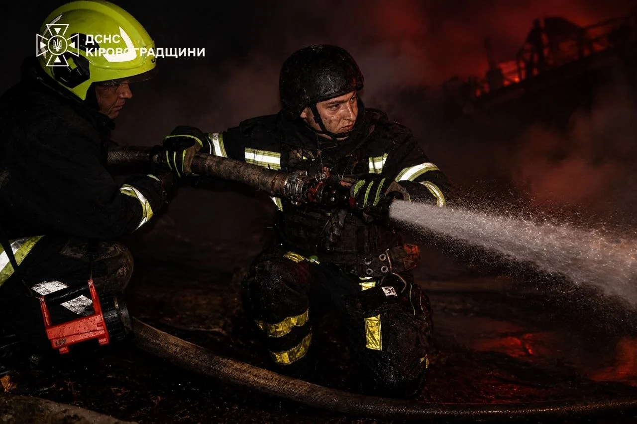 ШОК! НАЙСТРАШНІША НІЧ для Кіровоградщини: 360 дронів за 10 годин (відео) 8 ШОК! НАЙСТРАШНІША НІЧ для Кіровоградщини: 360 дронів за 10 годин (відео) 7