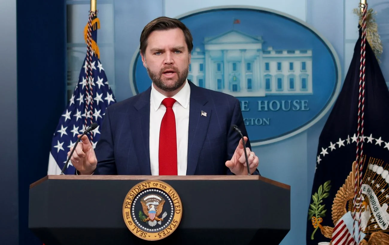 Трампова адміністрація призупиняє видачу грін‑карт за візами H‑1B для Microsoft, Adobe та інших технологічних компаній 17