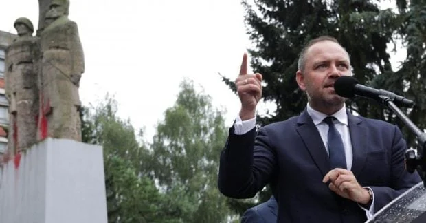 Президент Польщі Навроцький назвав захоплення Конституційного трибуналу силовим і оголосив термінові консультації 5
