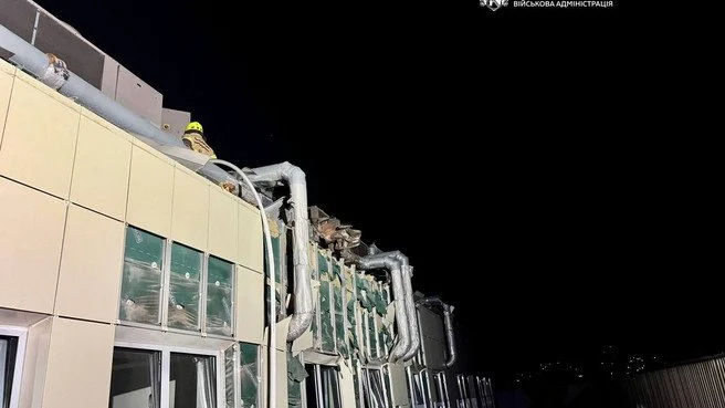 Російські безпілотники знову атакували бізнес‑центр у центрі Дніпра 16 Російські безпілотники знову атакували бізнес‑центр у центрі Дніпра 15