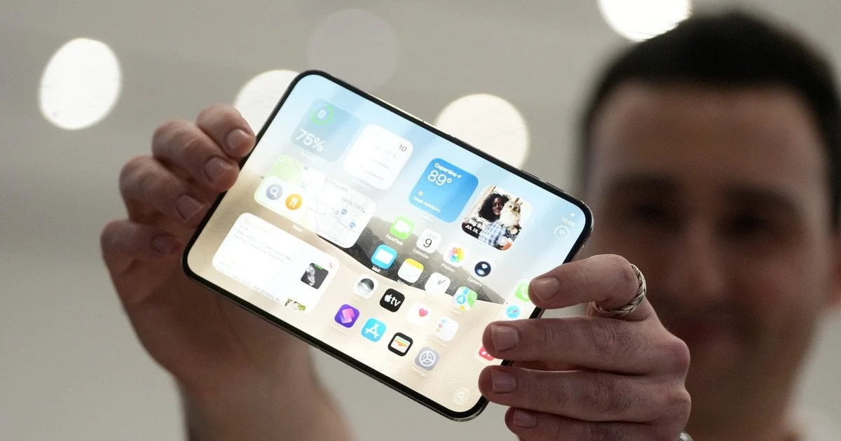 iPhone Duo: пошкодження екрану у місці згину, що кажуть в Apple 5