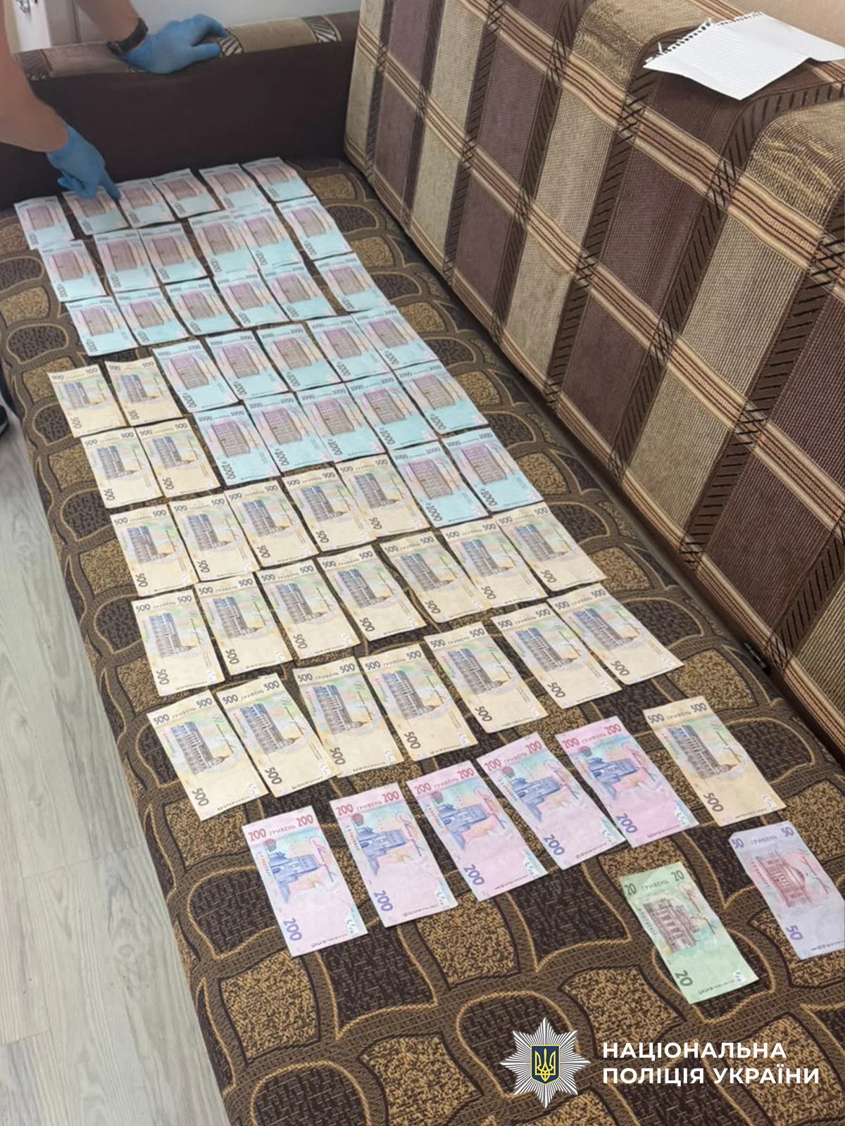 Плати 1000 грн за операцію або втратиш бронь: у Києві викрили схему поборів у лікарні 15 Плати 1000 грн за операцію або втратиш бронь: у Києві викрили схему поборів у лікарні 14