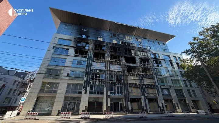 Російські безпілотники знову атакували бізнес‑центр у центрі Дніпра 8 Російські безпілотники знову атакували бізнес‑центр у центрі Дніпра 7