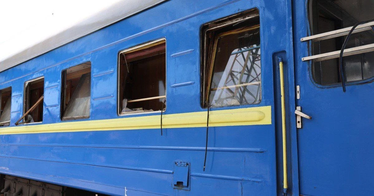 13 загиблих у Дніпрі: дрон влучив у цивільний електропоїзд 29