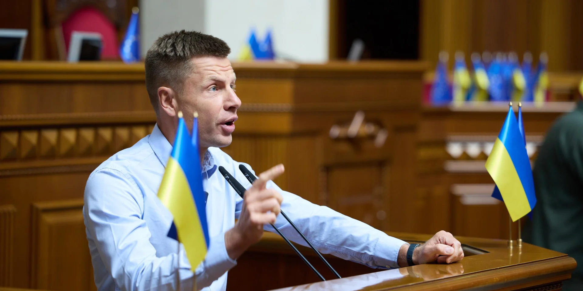 Хто такий Олексій Гончаренко, біографія скандального депутата-популіста та «співця капітуляції» 22 Хто такий Олексій Гончаренко, біографія скандального депутата-популіста та «співця капітуляції» 21