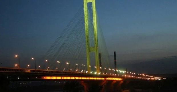 Повторний удар Росії по Південному мосту в Києві: наслідки та повідомлення про жертви 49