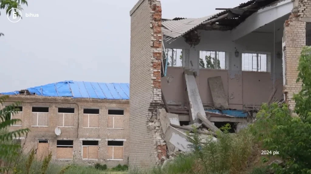 Мільйони на школи-привиди: діти Херсонщини досі онлайн, а підрядники з грошима 14 Мільйони на школи-привиди: діти Херсонщини досі онлайн, а підрядники з грошима 13