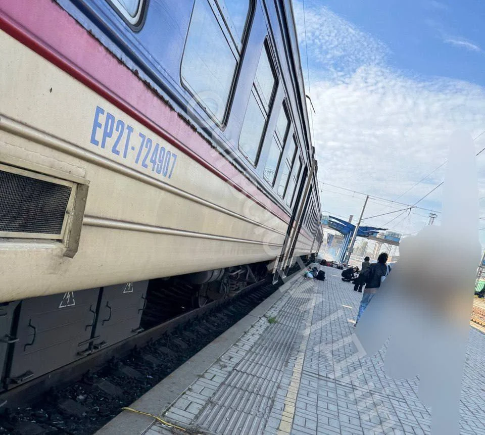 13 загиблих у Дніпрі: дрон влучив у цивільний електропоїзд 10 13 загиблих у Дніпрі: дрон влучив у цивільний електропоїзд 9