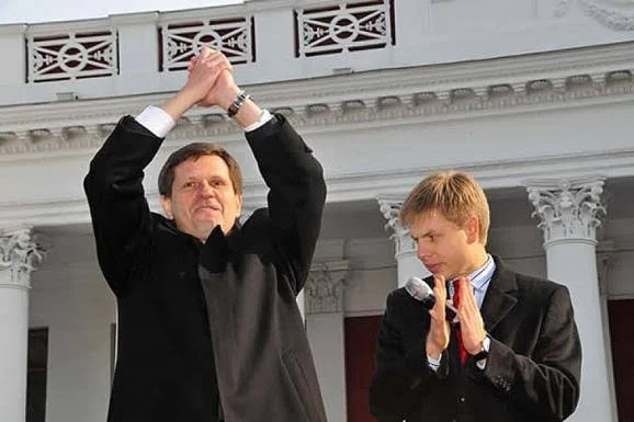 Хто такий Олексій Гончаренко, біографія скандального депутата-популіста та «співця капітуляції» 20 Хто такий Олексій Гончаренко, біографія скандального депутата-популіста та «співця капітуляції» 19