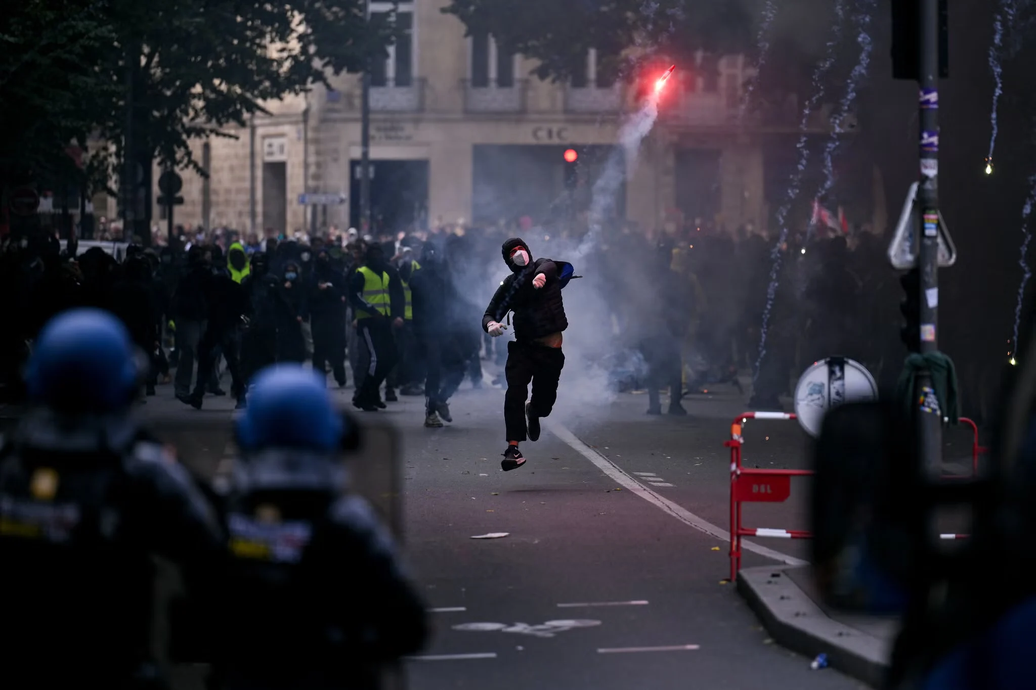 Протести у Франції 2026: підпали міські будівлі, сутички з поліцією 23