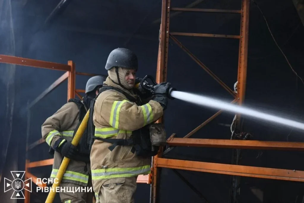 Російські удари по «Епіцентру» в Рівненській області: дані ДСНС про наслідки 5