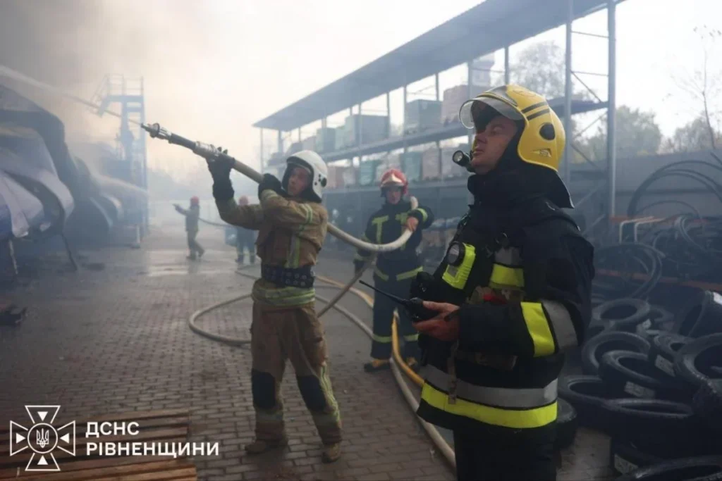 Російські удари по «Епіцентру» в Рівненській області: дані ДСНС про наслідки 9
