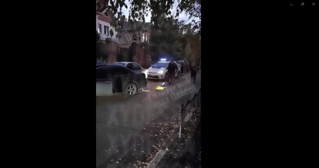 Водій напав на ТЦК ножем і спробував збити його автомобілем на Одеському блокпості 5