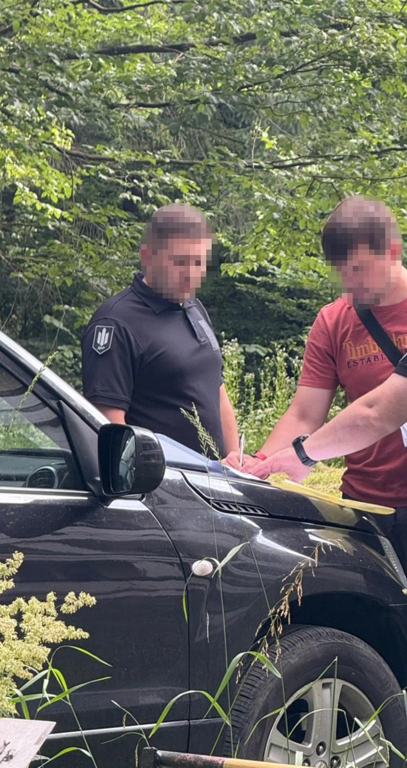 Маєтки на 11+ млн грн і авто на друзів: ДБР завершило справу проти двох екскерівників поліції Полтавщини 8 Маєтки на 11+ млн грн і авто на друзів: ДБР завершило справу проти двох екскерівників поліції Полтавщини 7